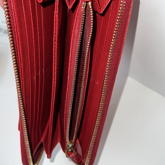 Prada Wallet - Picture 10 of 11
